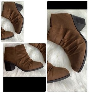 Women’s Arizona Scrunch Suedes Ankle Boots Size 9▪